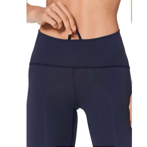 EUC Lululemon Women 2‎ Train Times 7/8 Pant Midnight Navy Blue Solid Color Mesh - Picture 8 of 17